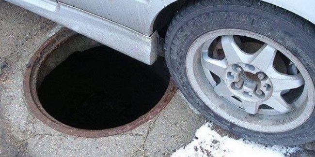 В Киеве будут эвакуировать авто, припаркованные на люках