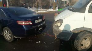Авария на семерых – в Алматы из-за ДТП полностью блокирован перекресток