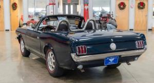 Культовый мускул-кар Ford Mustang продают за 9 800 долларов