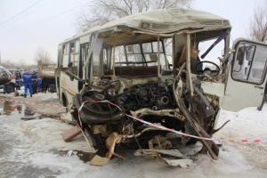 При столкновении грузовика с автобусом погибла жительница Уральска