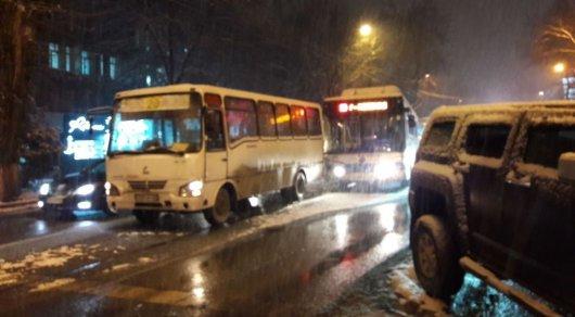 Массовое ДТП с участием автобусов и внедорожников произошло в Алматы