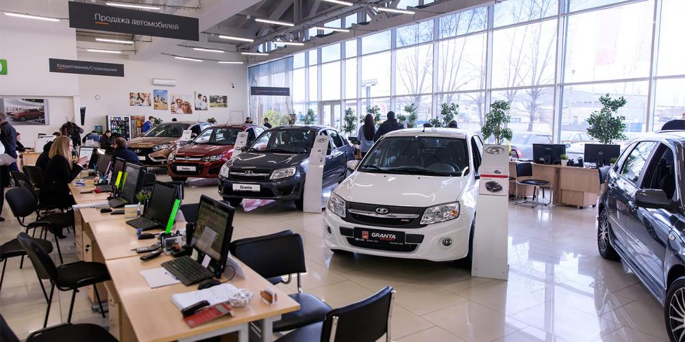 Продажи автомобилей в России выросли на треть