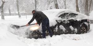 Москвичам предлагают выкопать их автомобили из-под снега за деньги