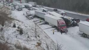 С высоты птичьего полета показали аварию из сотни автомобилей в США