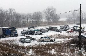 С высоты птичьего полета показали аварию из сотни автомобилей в США