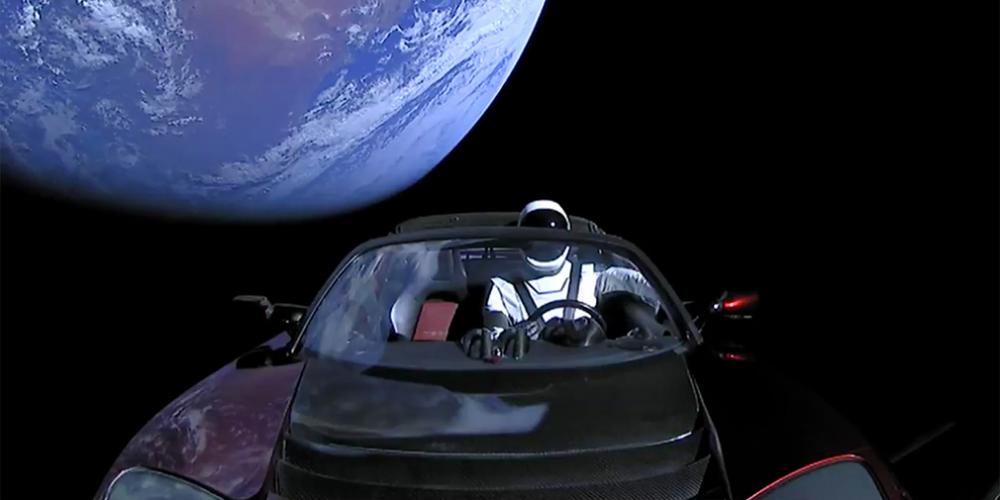Илон Маск отправил Tesla Roadster в космос