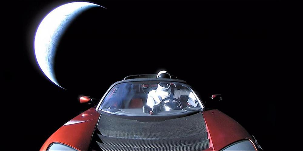 Илон Маск показал фотографию Tesla Roadster на пути к Марсу