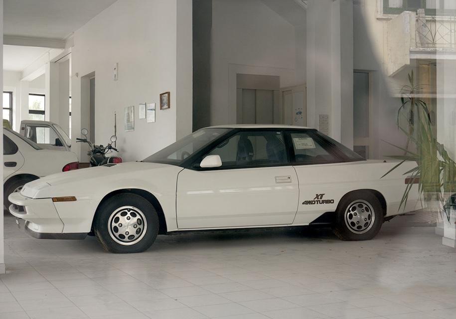 На Мальте нашли забытый салон Subaru с машинами из 1990-х