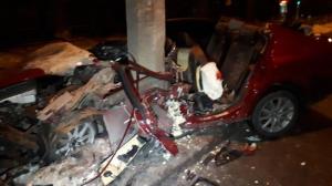 Водитель-лихач погиб, врезавшись в столб в Алматы