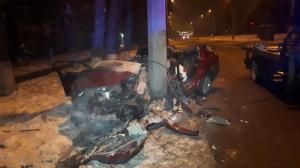 Водитель-лихач погиб, врезавшись в столб в Алматы