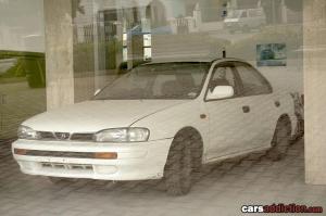 На Мальте нашли забытый салон Subaru с машинами из 1990-х