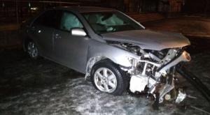 Toyota Camry влетела в кинотеатр "Целинный" в Алматы
