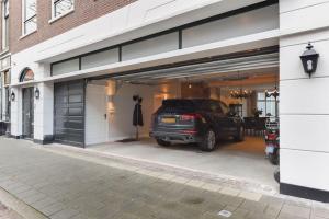 Porsche Cayenne стал частью интерьера дома в Гааге