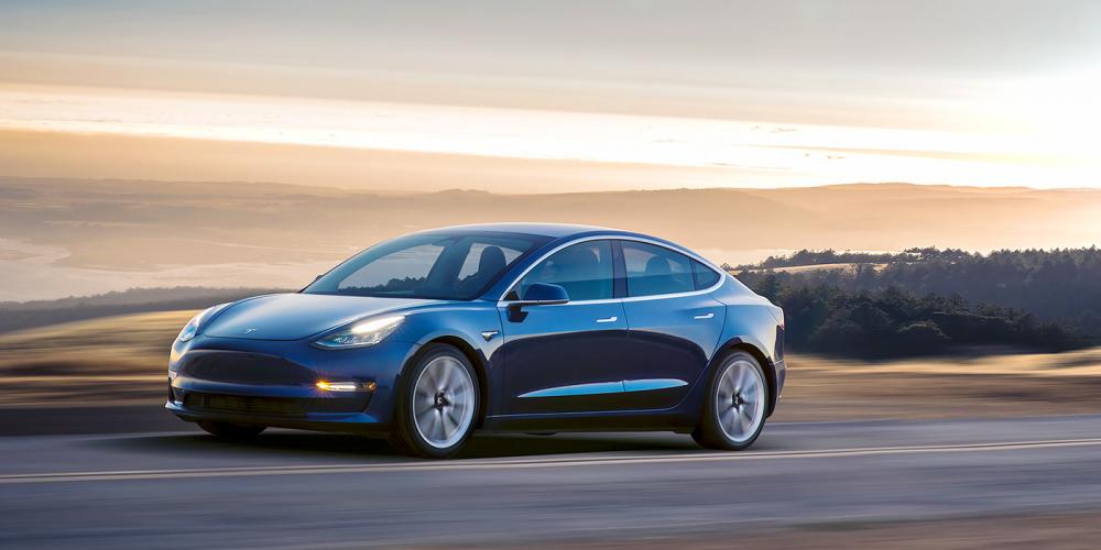 В России назвали цены на Tesla Model 3