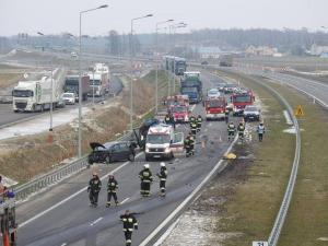 На скоростной трассе в Польше белорусский дальнобойщик насмерть сбил двоих дерущихся водителей