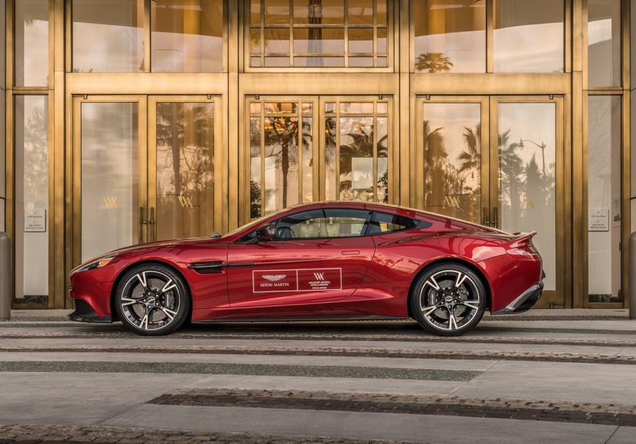 Отель в Беверли-Хиллз предложил посетителям комнату и Aston Martin
