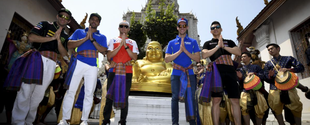 Гонщики MotoGP посетили столицу Таиланда