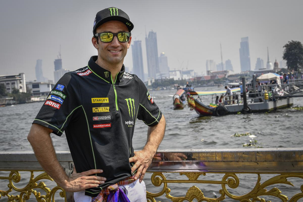 Гонщики MotoGP посетили столицу Таиланда