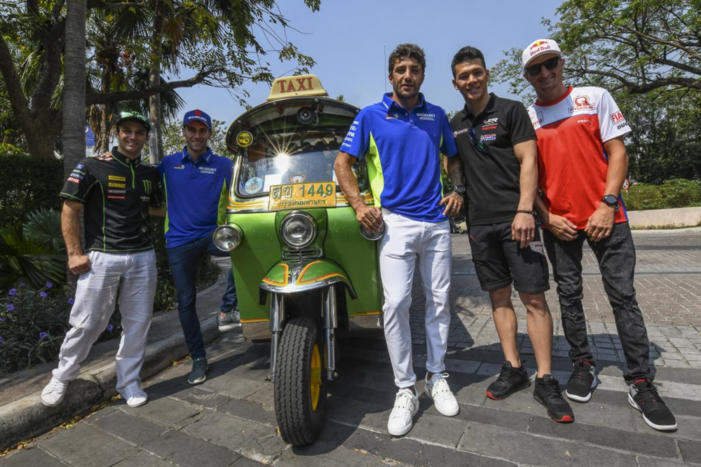 Гонщики MotoGP посетили столицу Таиланда