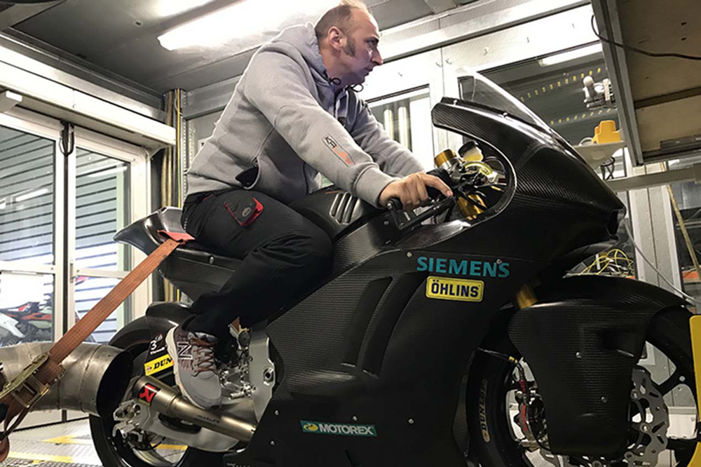 Первые фото гоночного мотоцикла Kalex Moto2 с мотором Triumph