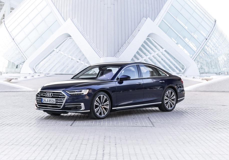 Названы российские цены на новый седан Audi A8