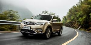 В Geely назвали комплектации кроссовера Altas для России