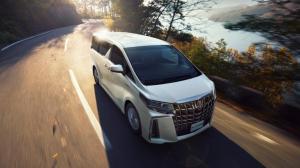 Минивэн Toyota Alphard прибавил в цене после обновления