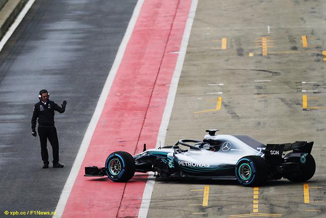 В Mercedes приступили к обкатке новой машины W09