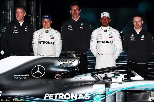 Презентации новых машин: Mercedes AMG W09 EQ Power+