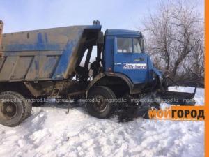 Автомобиль столкнулся с КамАЗом в ЗКО: погибли два человека