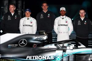 Презентации новых машин: Mercedes AMG W09 EQ Power+