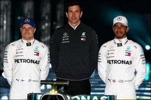 Презентации новых машин: Mercedes AMG W09 EQ Power+