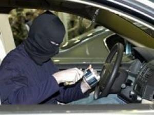Мужчина в Алматы угнал авто, чтобы доехать домой