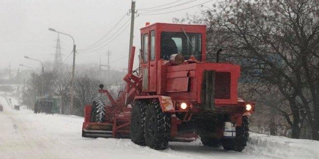Одессу постепенно засыпает снегом: ситуация на дорогах
