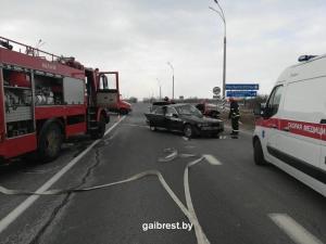 На М1 под Брестом BMW попал под МАЗ: водитель легковушки погибла