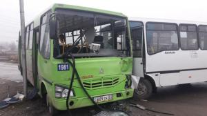 В Алматы из-за гололеда столкнулись два автобуса