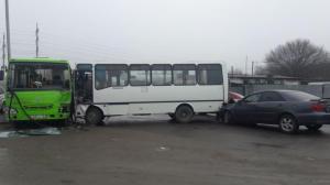 В Алматы из-за гололеда столкнулись два автобуса