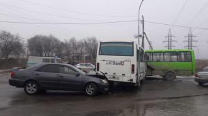 В Алматы из-за гололеда столкнулись два автобуса