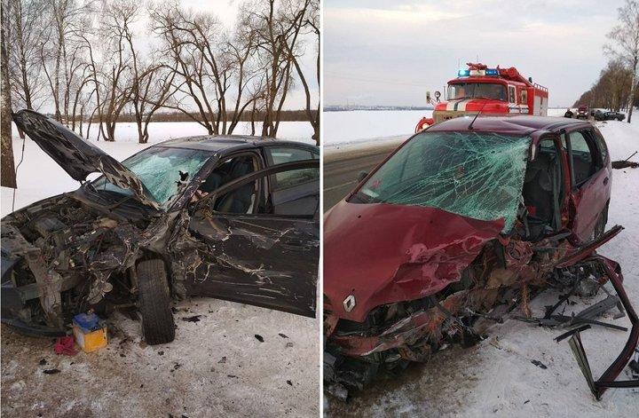 Под Витебском при лобовом столкновении двух легковушек пострадали оба водителя

