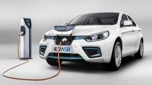 Компания JAC рассекретила электрический седан iEV A50