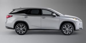 Lexus начал продажи в России семиместной версии RX

