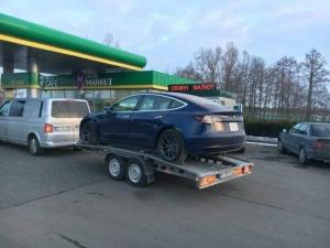 Первый в Европе электрокар Tesla Model 3 засветился в Украине