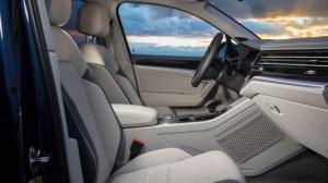 Volkswagen показал интерьер нового Touareg