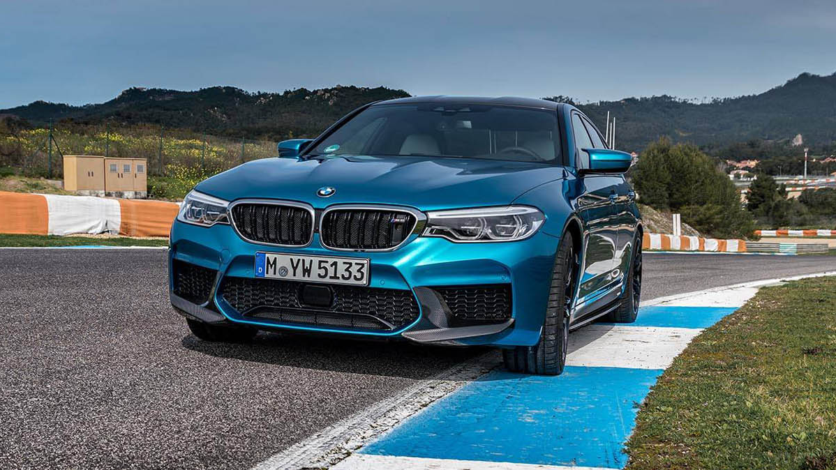 Новая BMW M5 получила стильные и очень сочные цвета