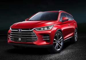 Новый кроссовер BYD получил огромный поворотный дисплей