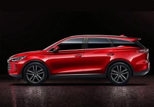 Новый кроссовер BYD получил огромный поворотный дисплей