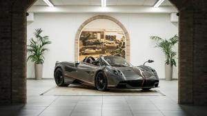Производитель мотоэкипировки сделал для Pagani крышу-оригами
