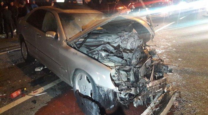 Пьяный водитель Mercedes устроил массовое ДТП в Алматы
