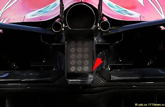 Почему машины с моторами Ferrari сильно дымят?
