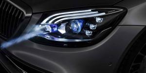 Автомобили Mercedes научили проецировать изображения на дорогу